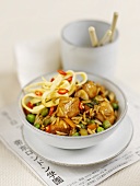 Pan-cooked chicken with rice and vegetables