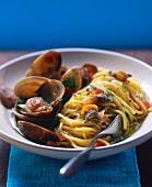 Spaghetti alle vongole (Spaghetti with clams, Italy)