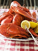 Lobsters with lemons on platter (USA)
