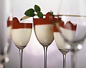 Quark and yoghurt cream with strawberries