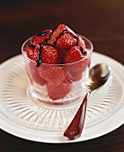 Frische Erdbeeren mit Balsamicosirup