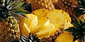 Pineapple (whole, sliced and peeled)