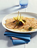 Vitello tonnato (Kalbfleisch mit Thunfisch-Kapernsauce)