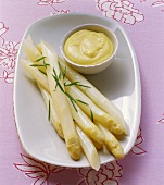 Asparagus with hollandaise sauce