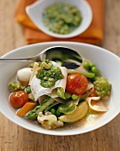 Minestrone con il pesto (Vegetable soup with basil pesto)