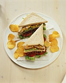 Chicken and vegetable sandwiches with crisps