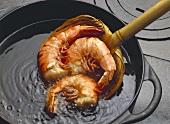 Deep-frying shrimps in oil