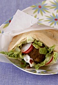 Pita with meatballs