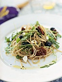 Wholemeal spaghetti with feta, olives and dried tomatoes