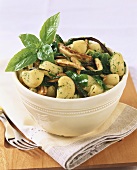 Pasta with courgettes and basil