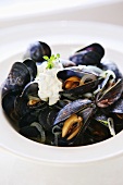 Mussels with capers in crème fraîche