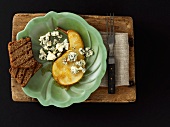 Glazed pear with blue cheese and bread