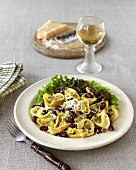 Spinach tortellini with red kidney beans