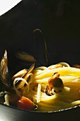 Linguine with mussels