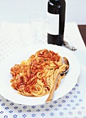 Bavette all'amatriciana (Pasta with bacon & tomato sauce)