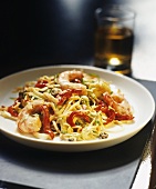 Noodles with prawns and peppers