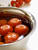 Tomaten im Wasserbad