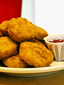 Chicken Nuggets auf Teller mit Ketchup