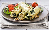 Cannelloni filled with spinach, roquefort and walnuts