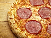 Salami pizza (cropped)