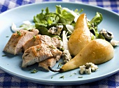 Turkey salad with pears and blue cheese
