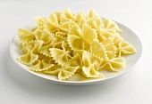 A plate of cooked farfalle