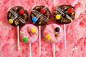 Pop cakes with icing sugar and coloured chocolate beans