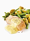 Salmon fillet with Hollandaise sauce, potatoes and green beans