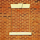 Backstein-Mauer mit Umrissen eines Fensters
