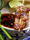 Thailändische Satespiesse mit Soja-Chili-Sauce