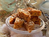 Nut triangles with icing sugar