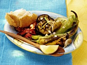 Barbecued vegetables with white bread and wedge of lemon