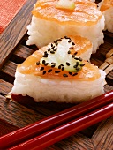Heart-shaped sushi with salmon, cucumber & sesame (close-up)
