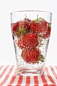 Glas Erdbeerbowle