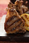 Grilled lamb cutlets with lemon