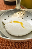 Poached egg on skimmer