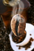 Geröstete Kaffeebohne (dampfend)