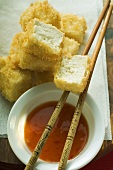 Breaded tofu cubes with chilli sauce (Asia)