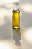 Eine Flasche mit Öl
