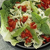 Nudelsalat mit Bohnen und Paprika