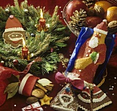 Verschiedenes Weihnachtsgebäck, Adventskranz, Obstschale