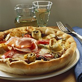 Pizza mit Artischocken und Mortadella