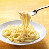 Spaghetti on plate and fork