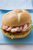 Shrimps and salad in bread roll