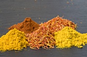Currypulver, Safran und Paprikapulver