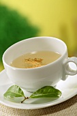 Eine Tasse grüner Tee