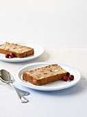 Schokoladen-Semifreddo mit Cranberries und Pistazien