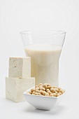 Tofu, soya milk and soya beans