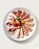 Cold cut plate with mixed pickles