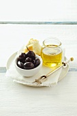 Olives, olive oil and white bread